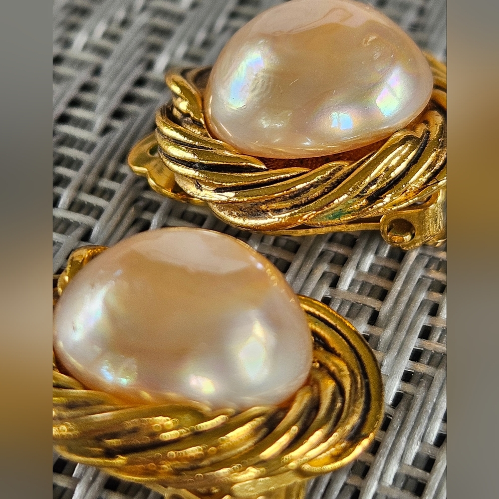 Chanel Vintage Clip Earrings - Picture 3 of 8